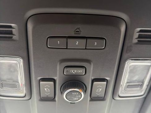 Used 2024 GMC Yukon XL SLT w/ SLT Luxury Package RWD image 18