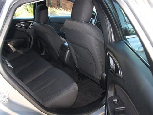 Used 2015 Chrysler 200 Limited w/ Convenience Group FWD image 6