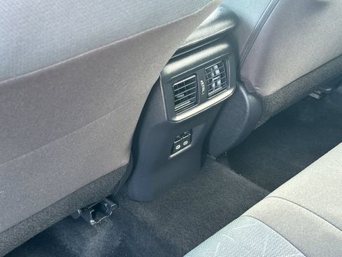 Used 2025 Toyota RAV4 XLE AWD/4WD image 38