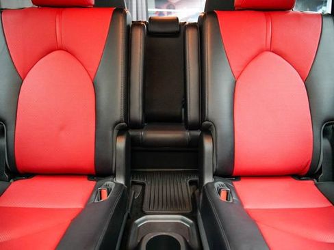 Used 2023 Toyota Highlander XSE AWD/4WD image 17