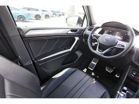 Used 2023 Volkswagen Tiguan SE R-Line FWD image 11