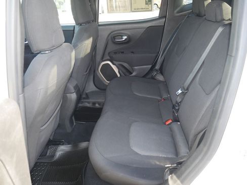 Used 2015 Jeep Renegade Latitude FWD image 17