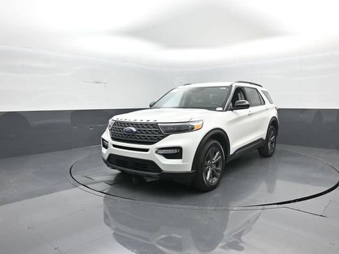 Certified 2024 Ford Explorer XLT w/ Equipment Group 202A AWD/4WD image 4
