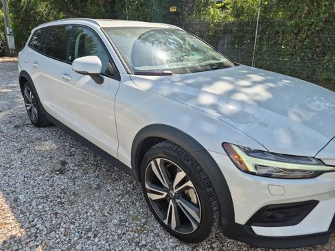 Used 2025 Volvo V60 B5 Cross Country Plus AWD/4WD image 4