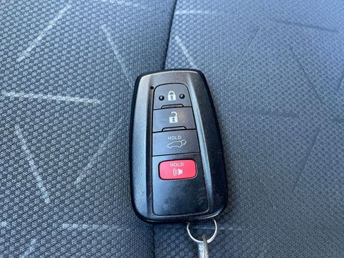 Used 2025 Toyota RAV4 XLE image 23