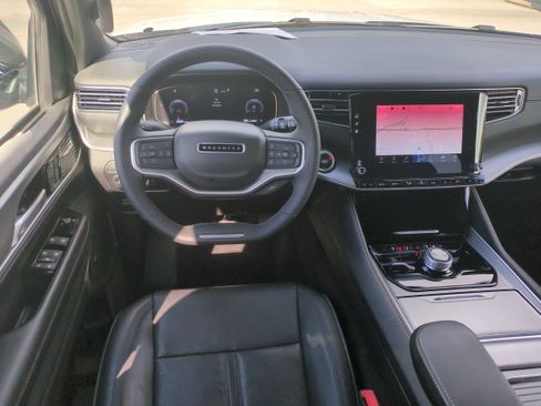 Used 2025 Jeep Wagoneer Series II AWD/4WD image 19