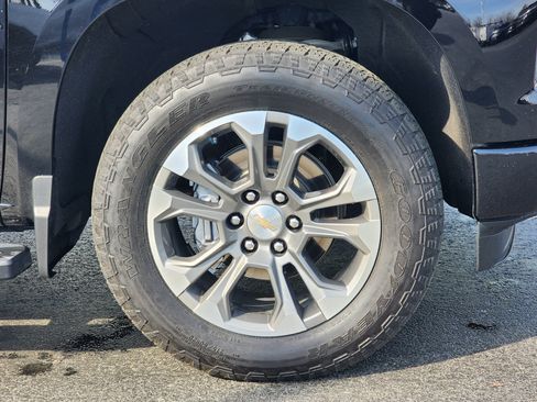 Used 2025 Chevrolet Silverado 1500 High Country w/ Technology Package image 6