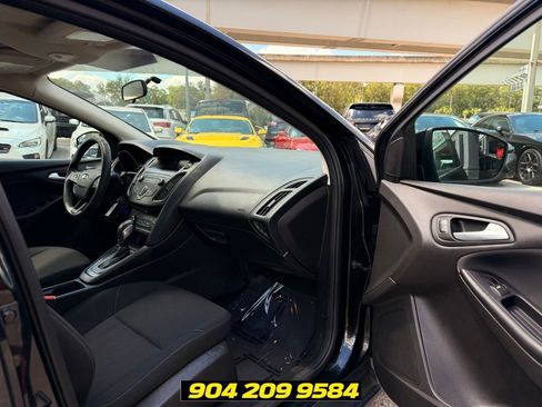 Used 2018 Ford Focus SE FWD image 32