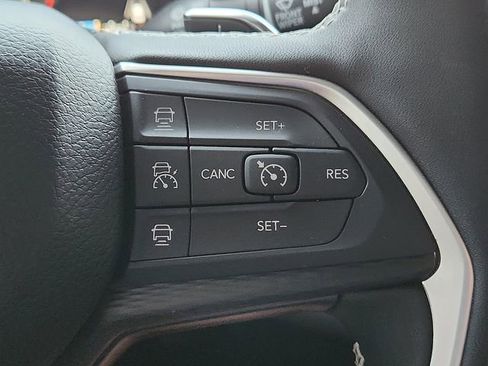 Used 2025 Jeep Grand Cherokee L Altitude AWD/4WD image 16