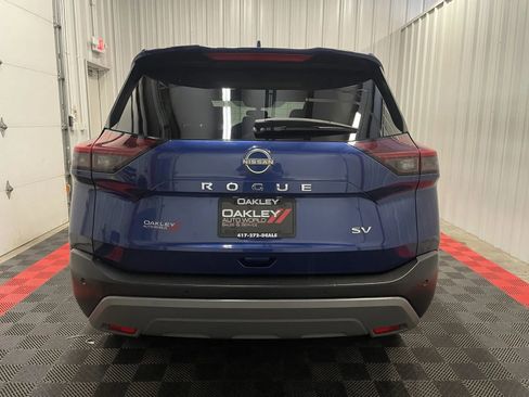 Used 2023 Nissan Rogue SV image 3