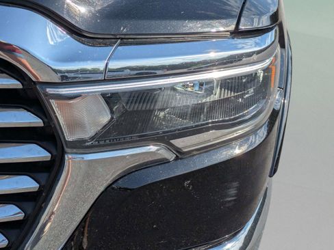 Used 2025 RAM 1500 Laramie AWD/4WD image 34