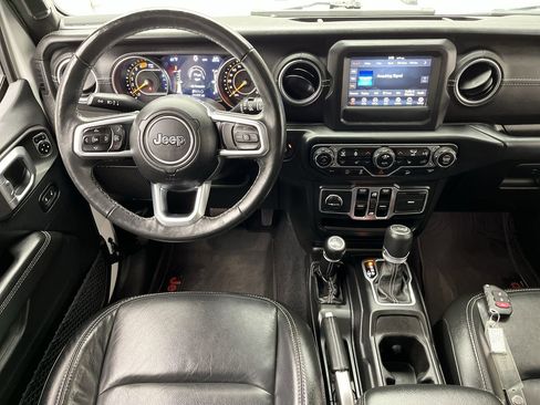 Used 2018 Jeep Wrangler Unlimited Sahara image 11