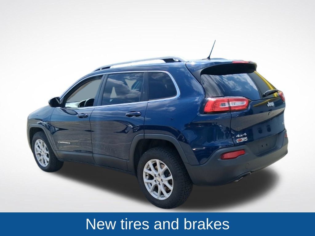 Used 2018 Jeep Cherokee Latitude w/ Cold Weather Group AWD/4WD image 5