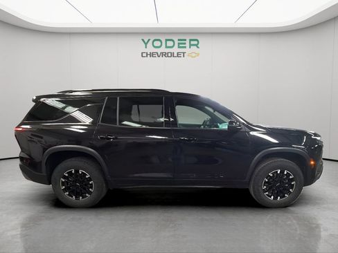 Used 2025 Chevrolet Traverse Z71 AWD/4WD image 3