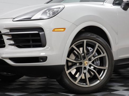 Used 2022 Porsche Cayenne Platinum Edition image 3