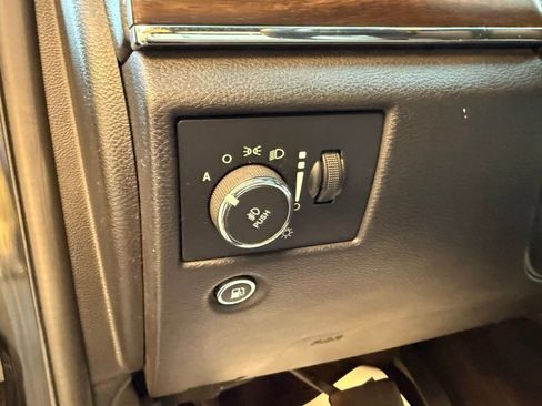 Used 2018 Jeep Grand Cherokee Limited image 17