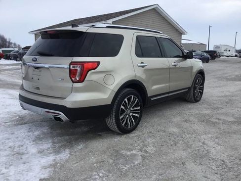 Used 2017 Ford Explorer Platinum image 3