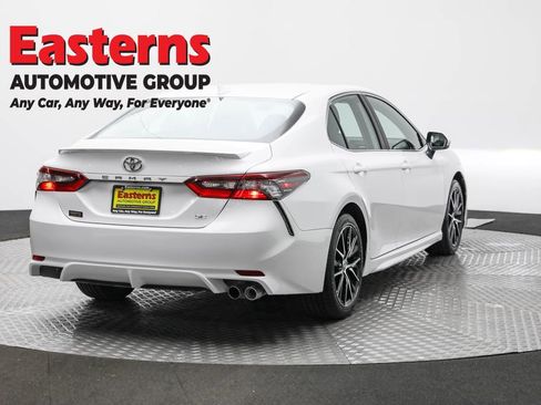 Used 2024 Toyota Camry SE FWD image 5