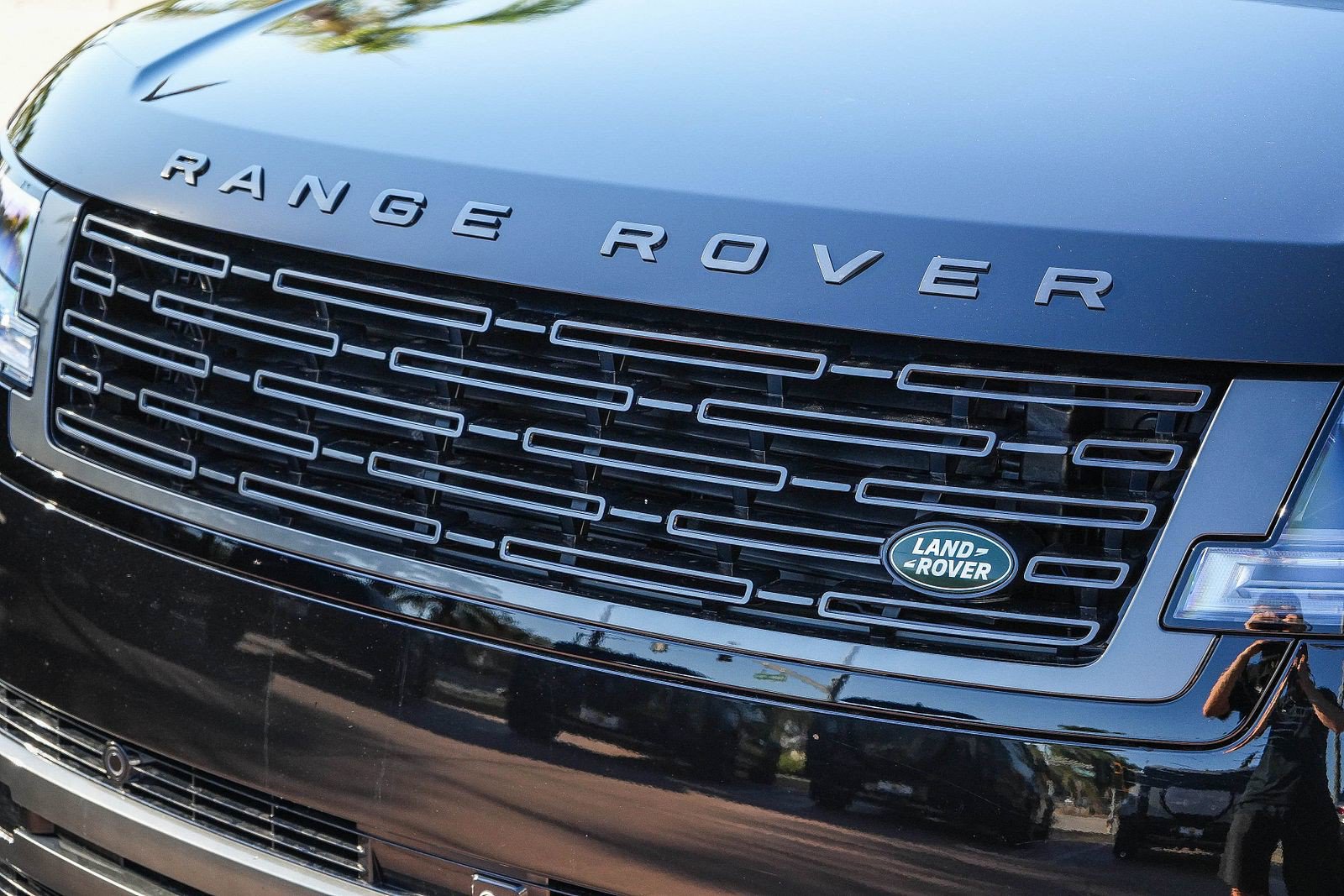 Certified 2025 Land Rover Range Rover SE AWD/4WD image 10