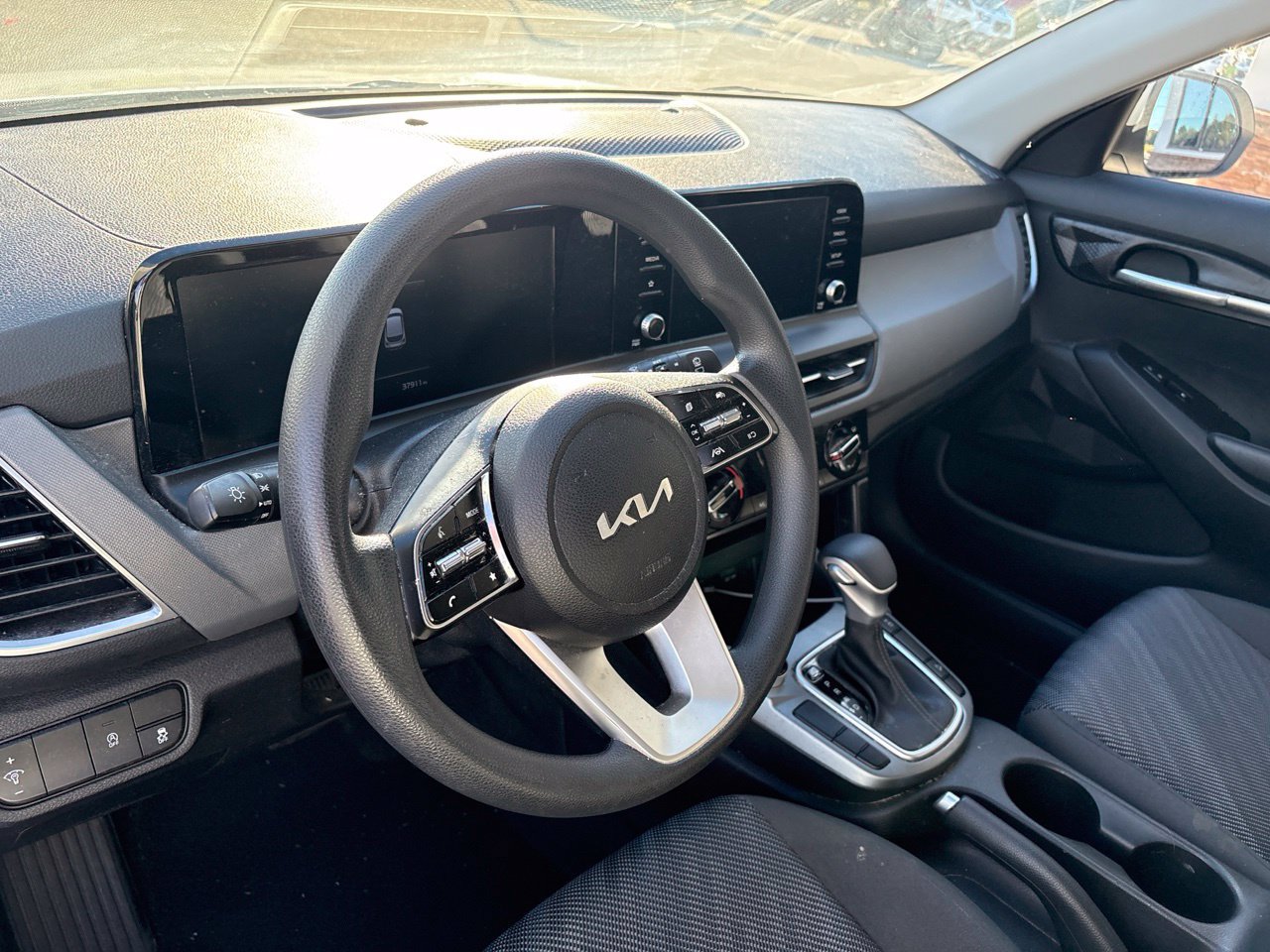Used 2024 Kia Seltos LX AWD/4WD image 4