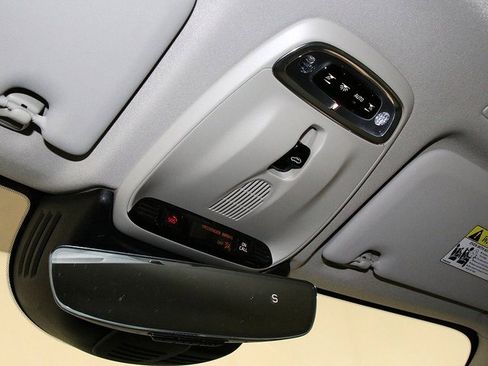 Used 2021 Volvo XC60 T5 Momentum w/ Protection Package image 23