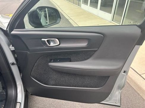 Certified 2025 Volvo XC40 B5 Plus AWD/4WD image 14