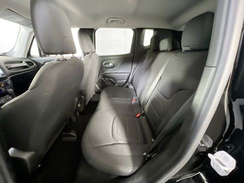 Used 2022 Jeep Renegade Latitude AWD/4WD image 23