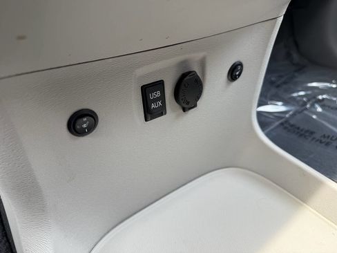 Used 2014 Toyota Sienna SE FWD image 24