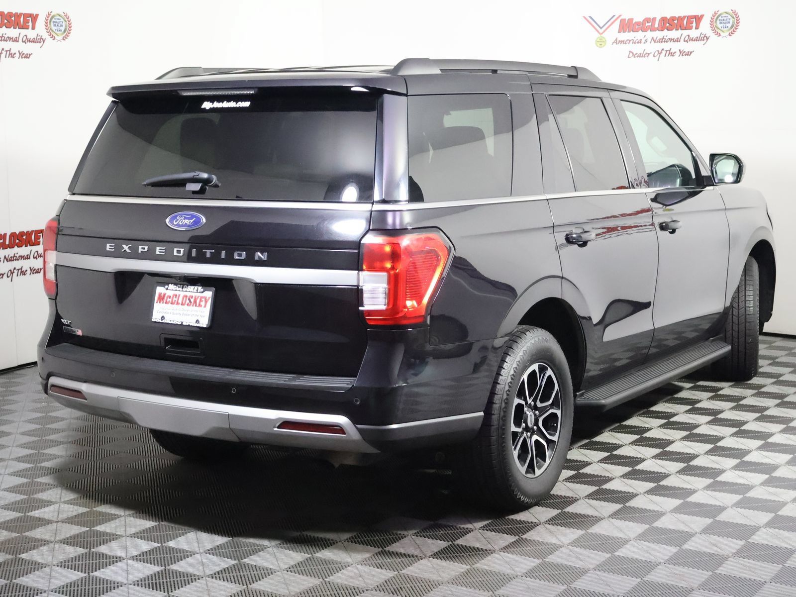 Used 2024 Ford Expedition XLT AWD/4WD image 5