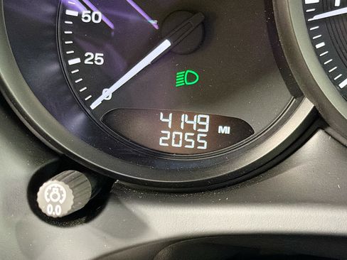 Used 2025 Porsche Macan image 40