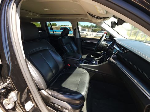 Used 2021 Jeep Grand Cherokee L Limited AWD/4WD image 12