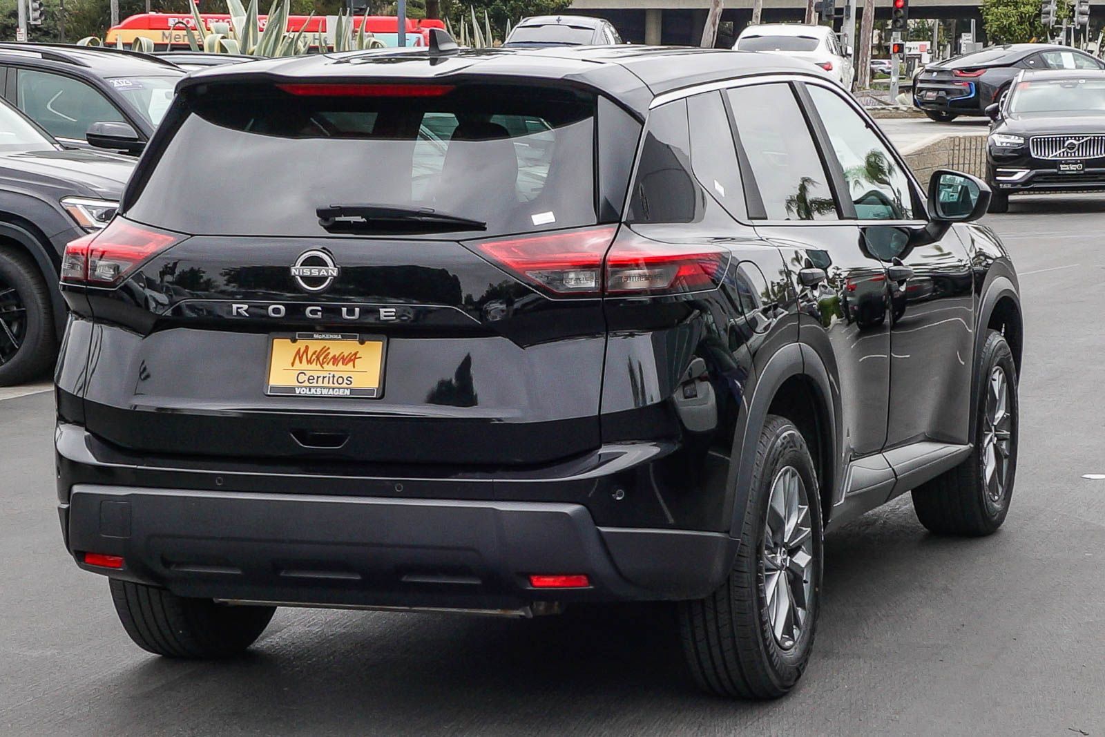 Used 2024 Nissan Rogue S FWD image 6