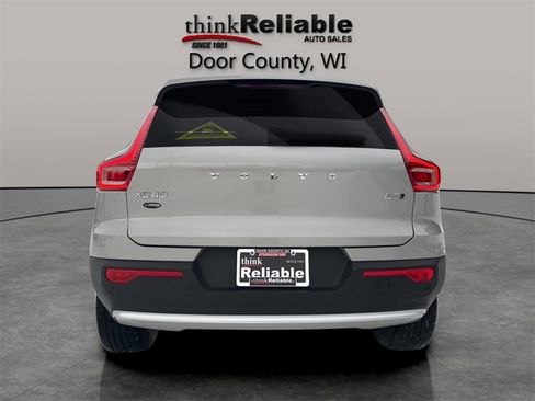 Used 2025 Volvo XC40 B5 Core image 4