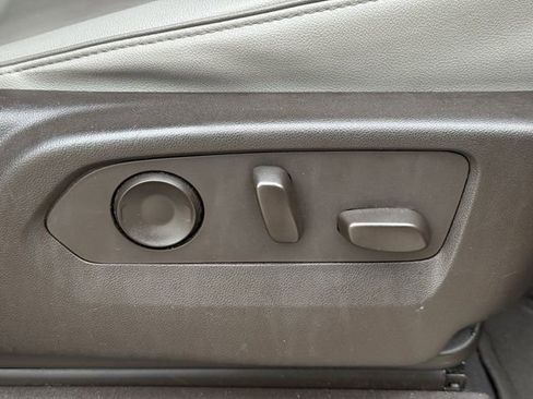 Used 2022 GMC Yukon SLT w/ SLT Premium Package image 31