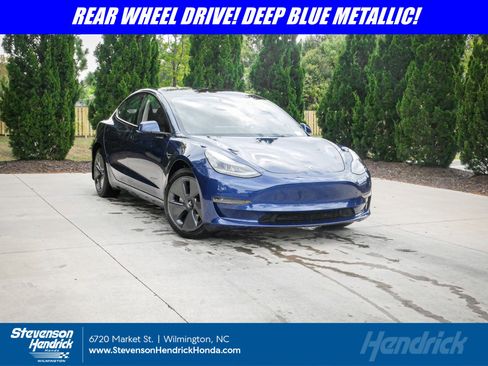 Used 2023 Tesla Model 3 Standard Range image 1