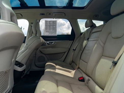 Used 2017 Volvo V90 T6 Cross Country image 18