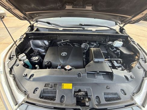 Used 2019 Toyota Highlander XLE FWD image 20