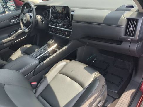 Used 2024 Nissan Pathfinder SL w/ SL Premium Package FWD image 15