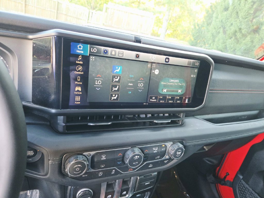 Used 2026 Jeep Wrangler Rubicon AWD/4WD image 27