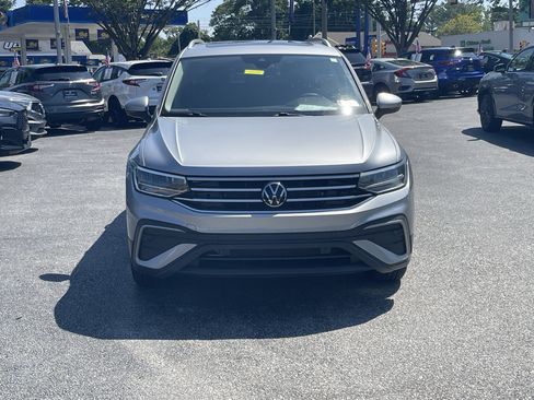 Used 2024 Volkswagen Tiguan SE AWD/4WD image 3