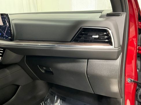 Used 2026 Chevrolet Suburban LT w/ Comfort Package AWD/4WD image 17