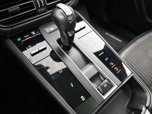 Certified 2023 Porsche Macan Turbo AWD/4WD image 21
