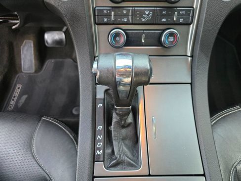 Used 2012 Ford Taurus Limited FWD image 22