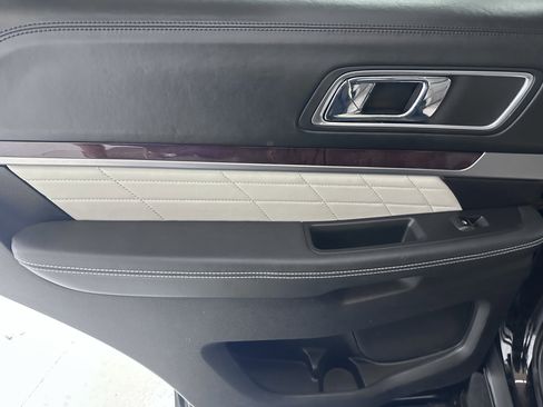 Used 2016 Ford Explorer Platinum AWD/4WD image 22