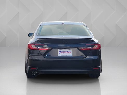 Used 2025 Toyota Camry SE image 6