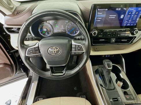 Used 2022 Toyota Highlander Limited FWD image 12