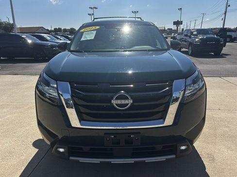 Used 2023 Nissan Pathfinder SL AWD/4WD image 8