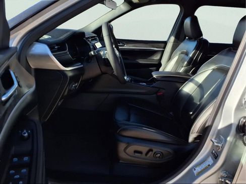 New 2025 Jeep Grand Cherokee L Limited image 8