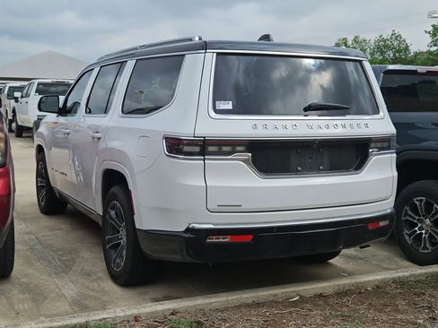 Used 2023 Jeep Grand Wagoneer 4WD w/ Flexible Seating Group image 4