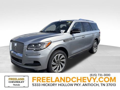 Used 2023 Lincoln Navigator Reserve AWD/4WD image 5